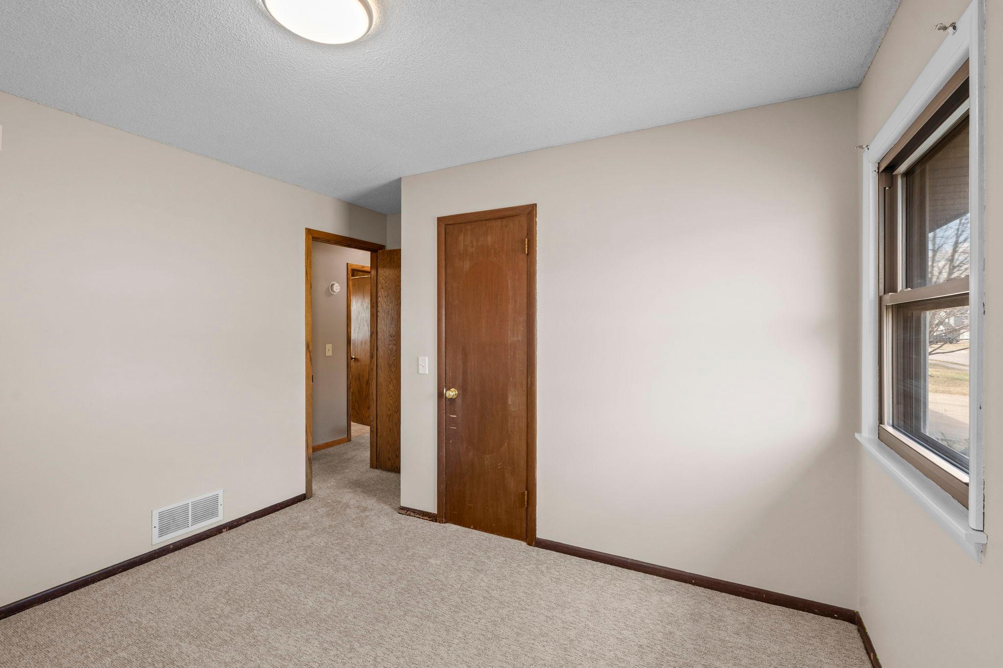 31-web-or-mls-7849 Monroe St NE-167.jpg