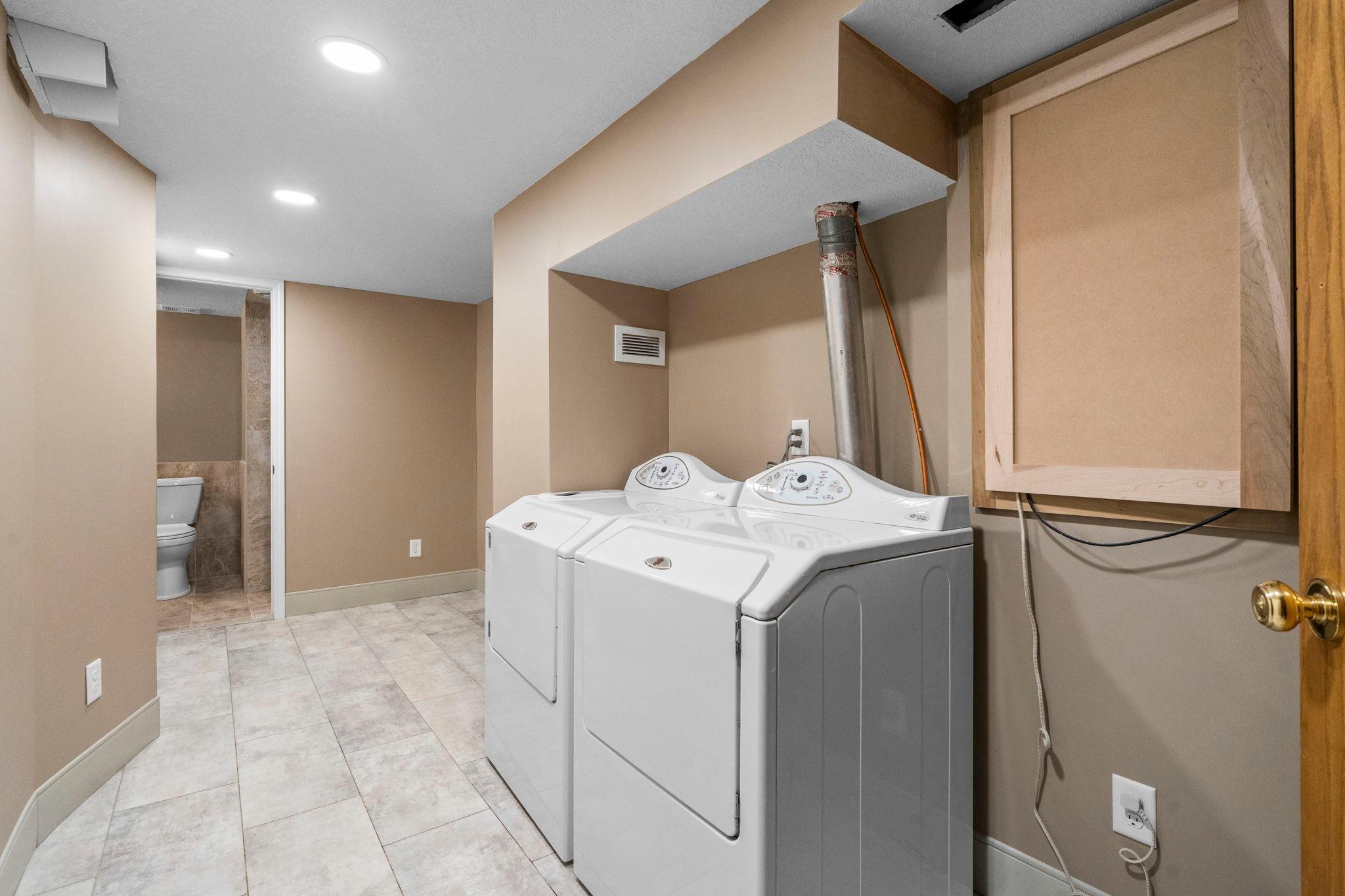 39-web-or-mls-7849 Monroe St NE-227.jpg