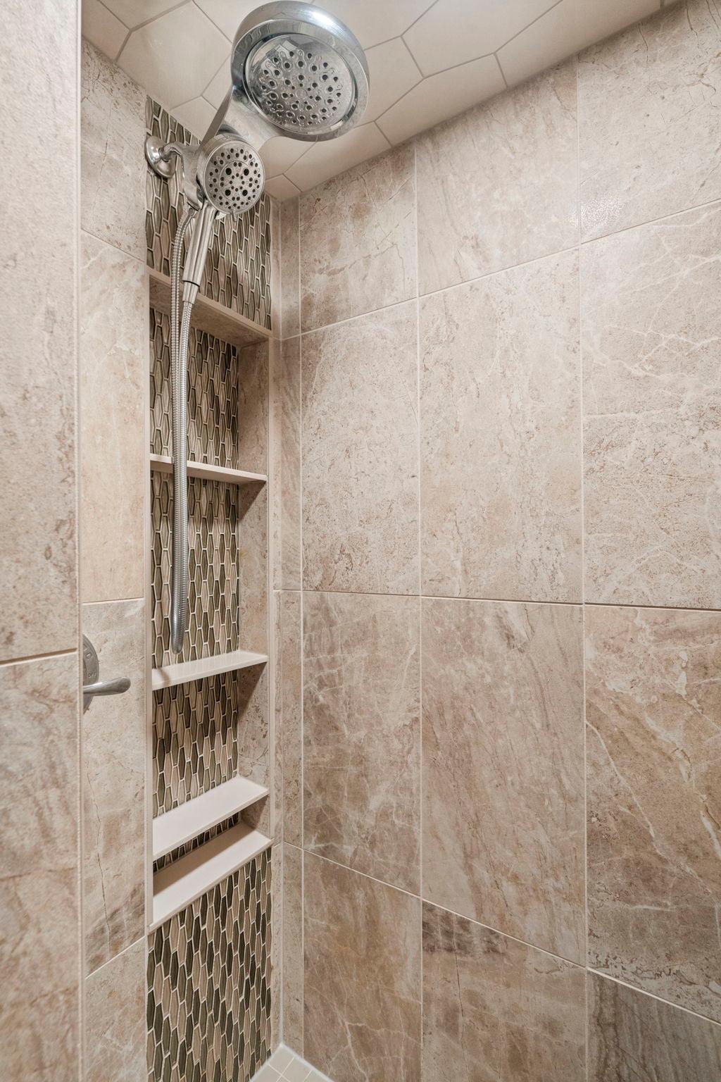 43-web-or-mls-7849 Monroe St NE-247.jpg