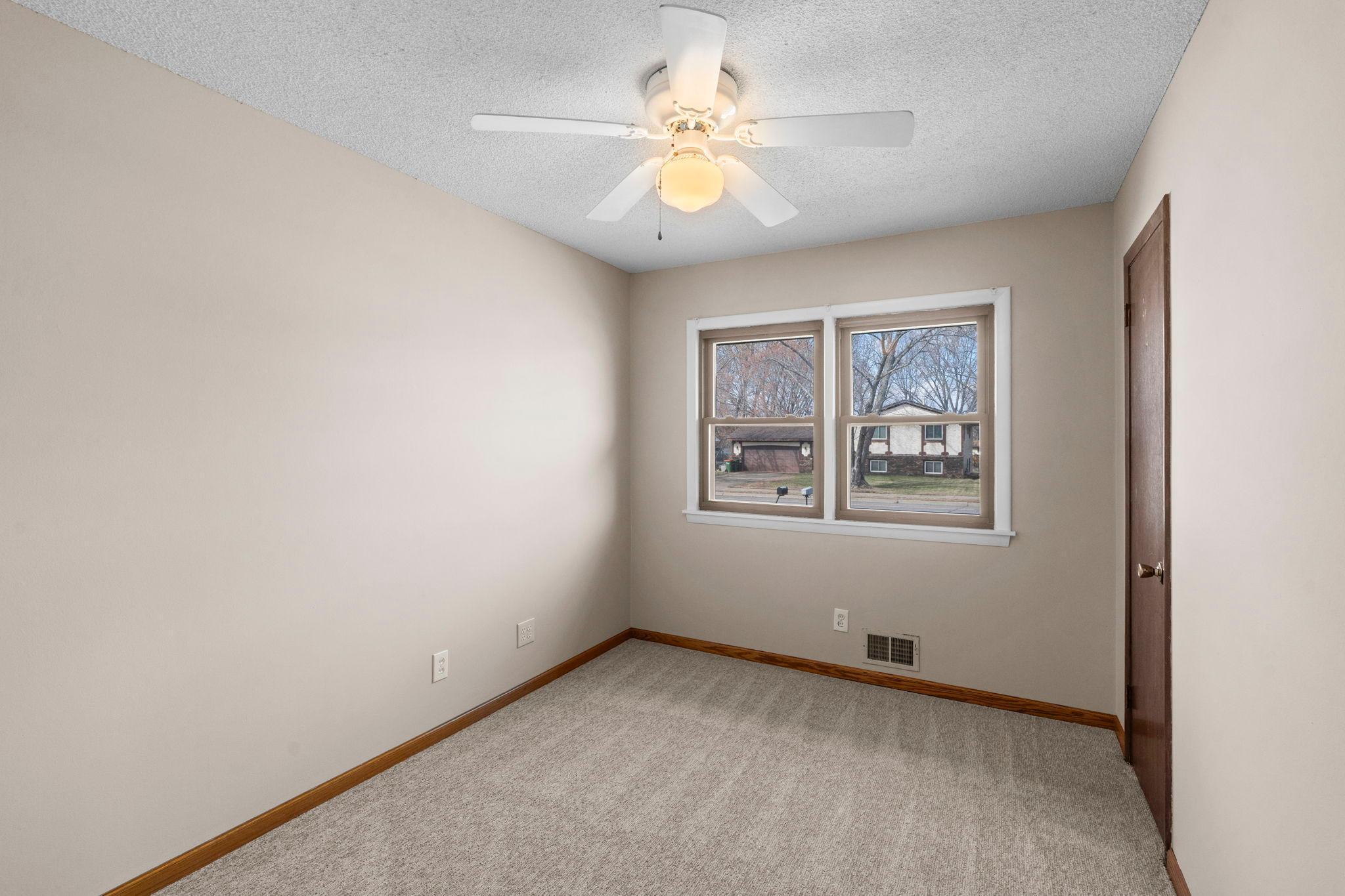 32-web-or-mls-7849 Monroe St NE-172.jpg