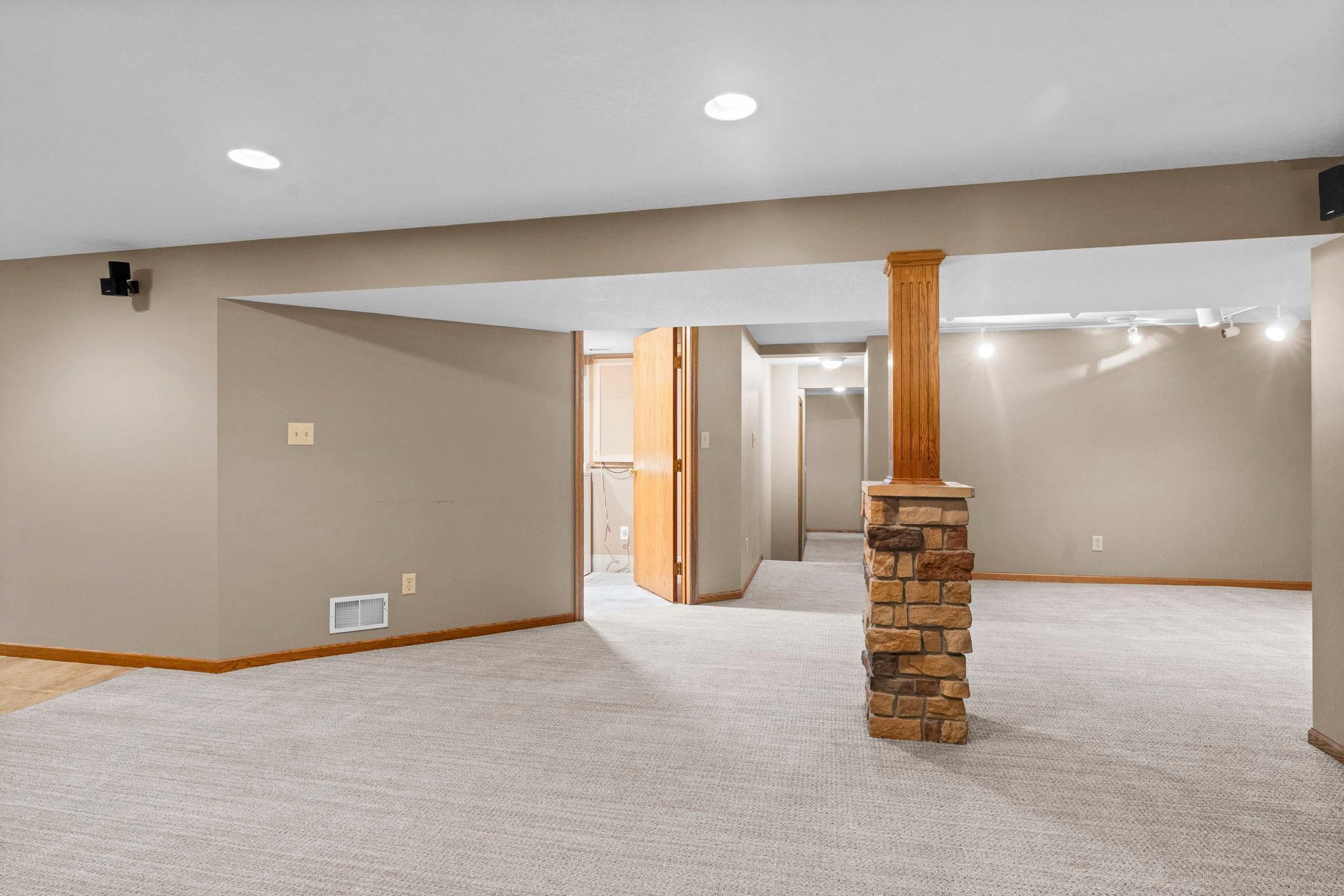 47-web-or-mls-7849 Monroe St NE-267.jpg