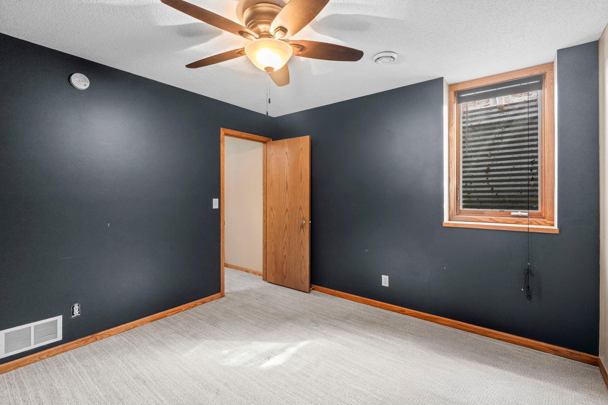 27-web-or-mls-7849 Monroe St NE-207.jpg