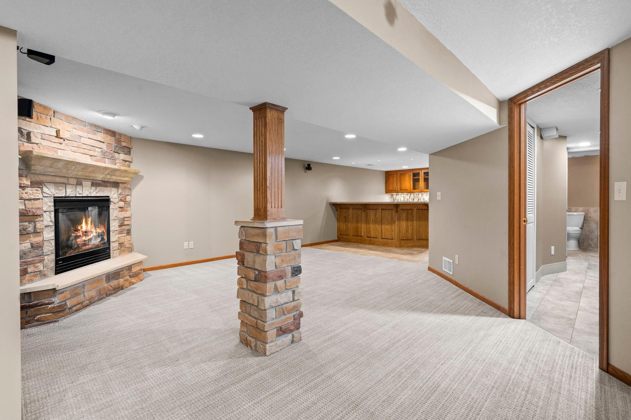 45-web-or-mls-7849 Monroe St NE-257.jpg