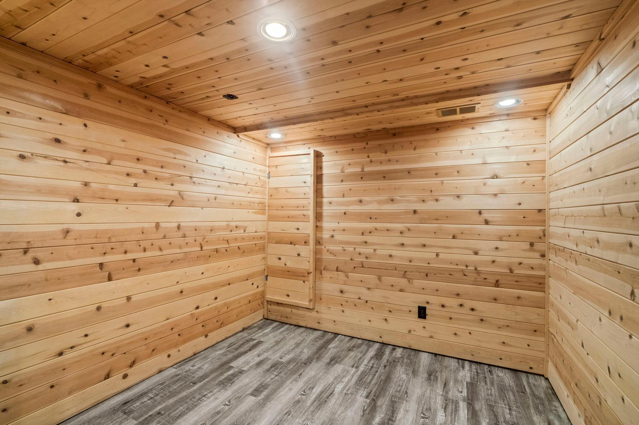 56-web-or-mls-7849 Monroe St NE-312.jpg