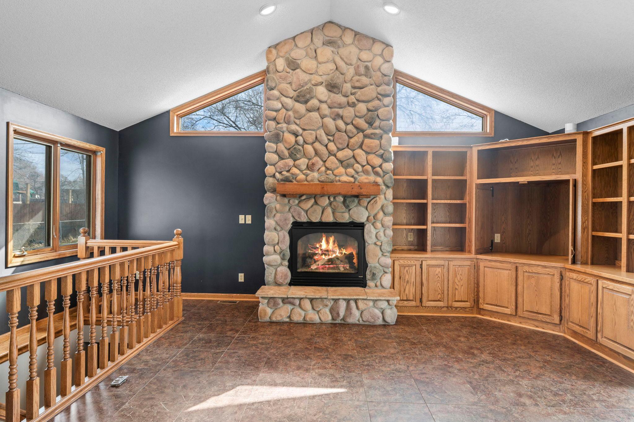 21-web-or-mls-7849 Monroe St NE-137.jpg