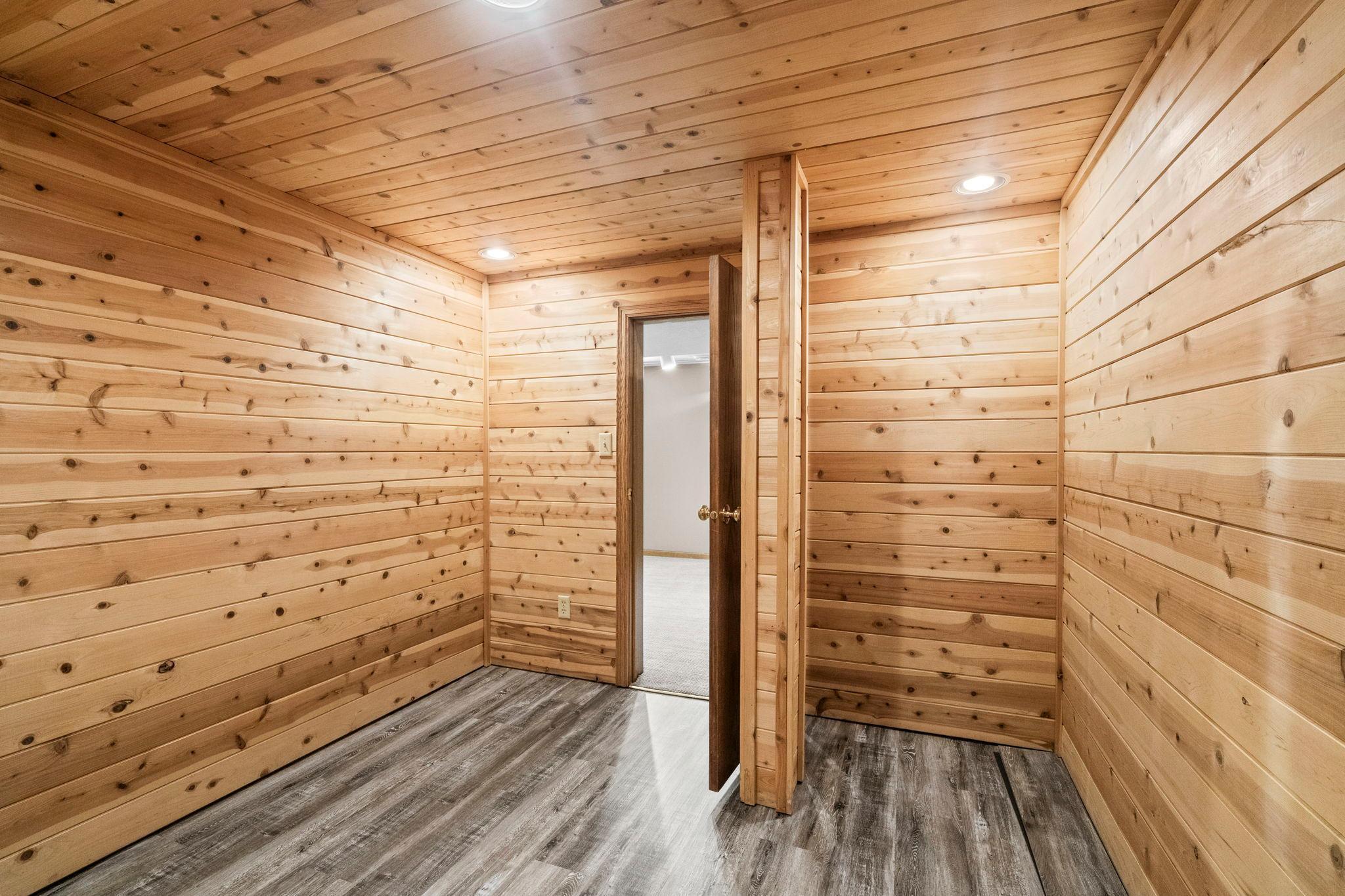 57-web-or-mls-7849 Monroe St NE-317.jpg