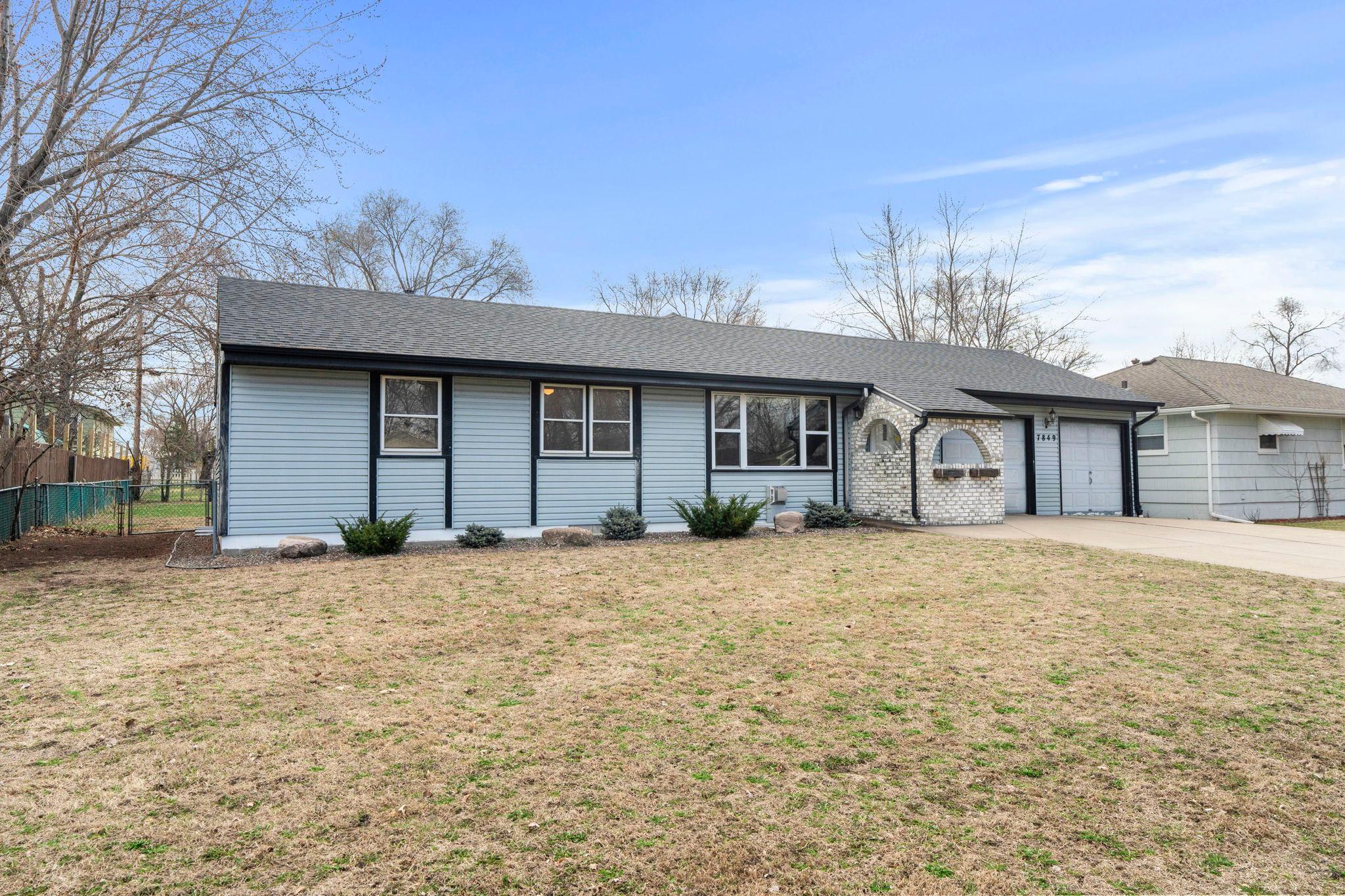 7-web-or-mls-7849 Monroe St NE-52.jpg