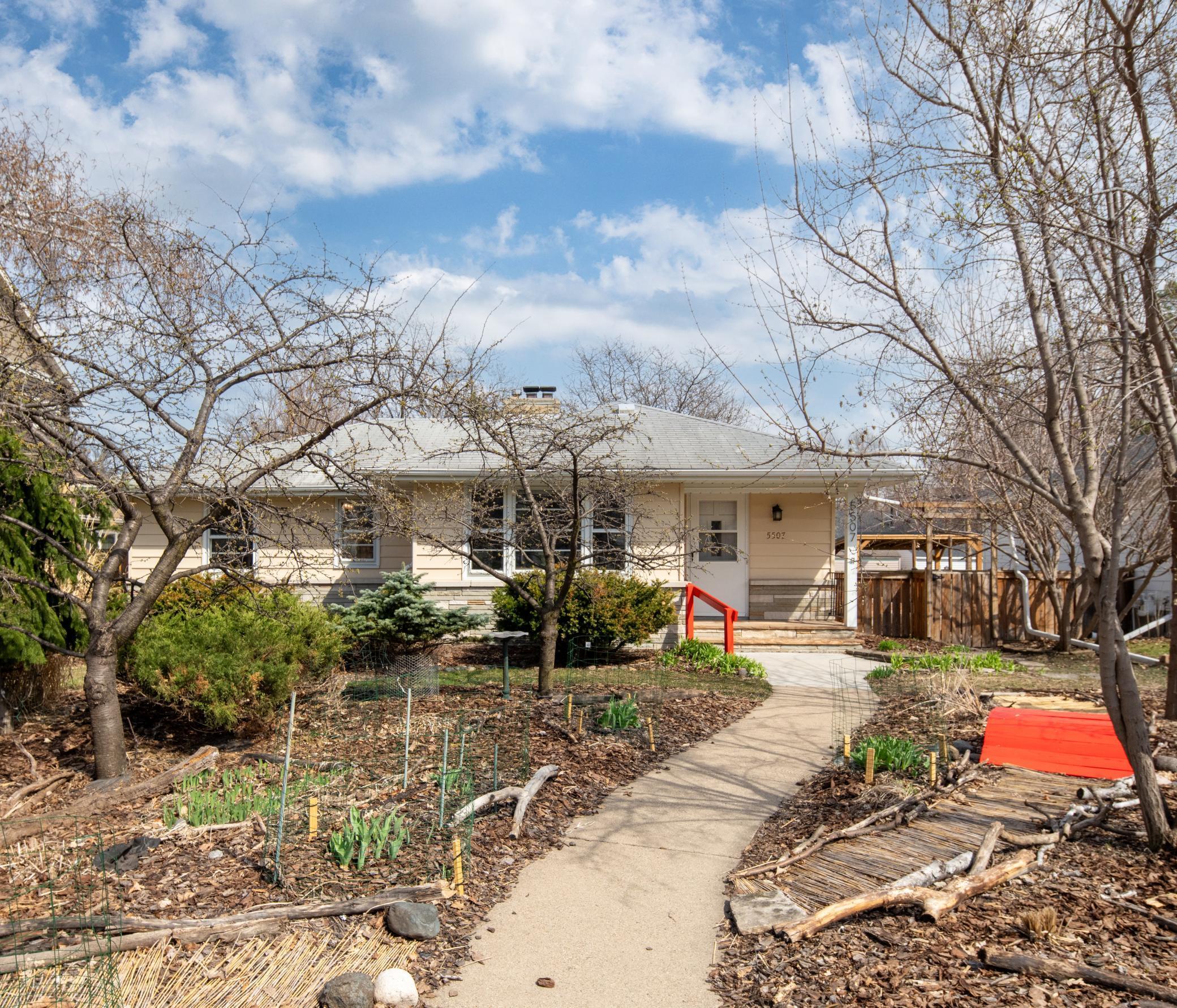 Welcome to 5507 Knox Ave S in SW Minneapolis