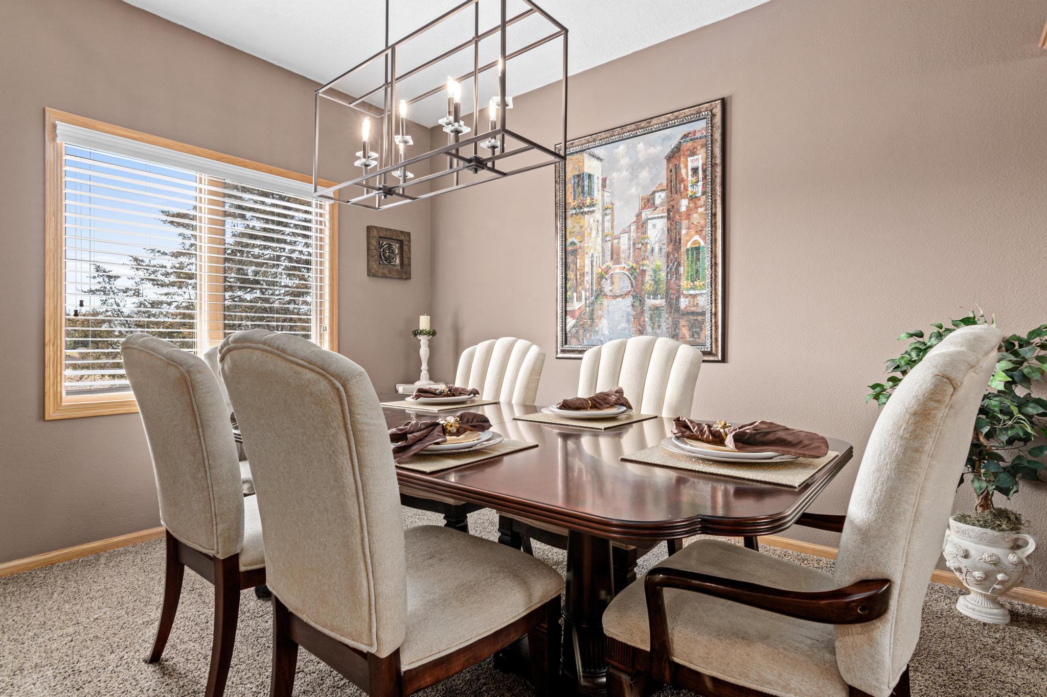 Beautiful dining room great for entertaining