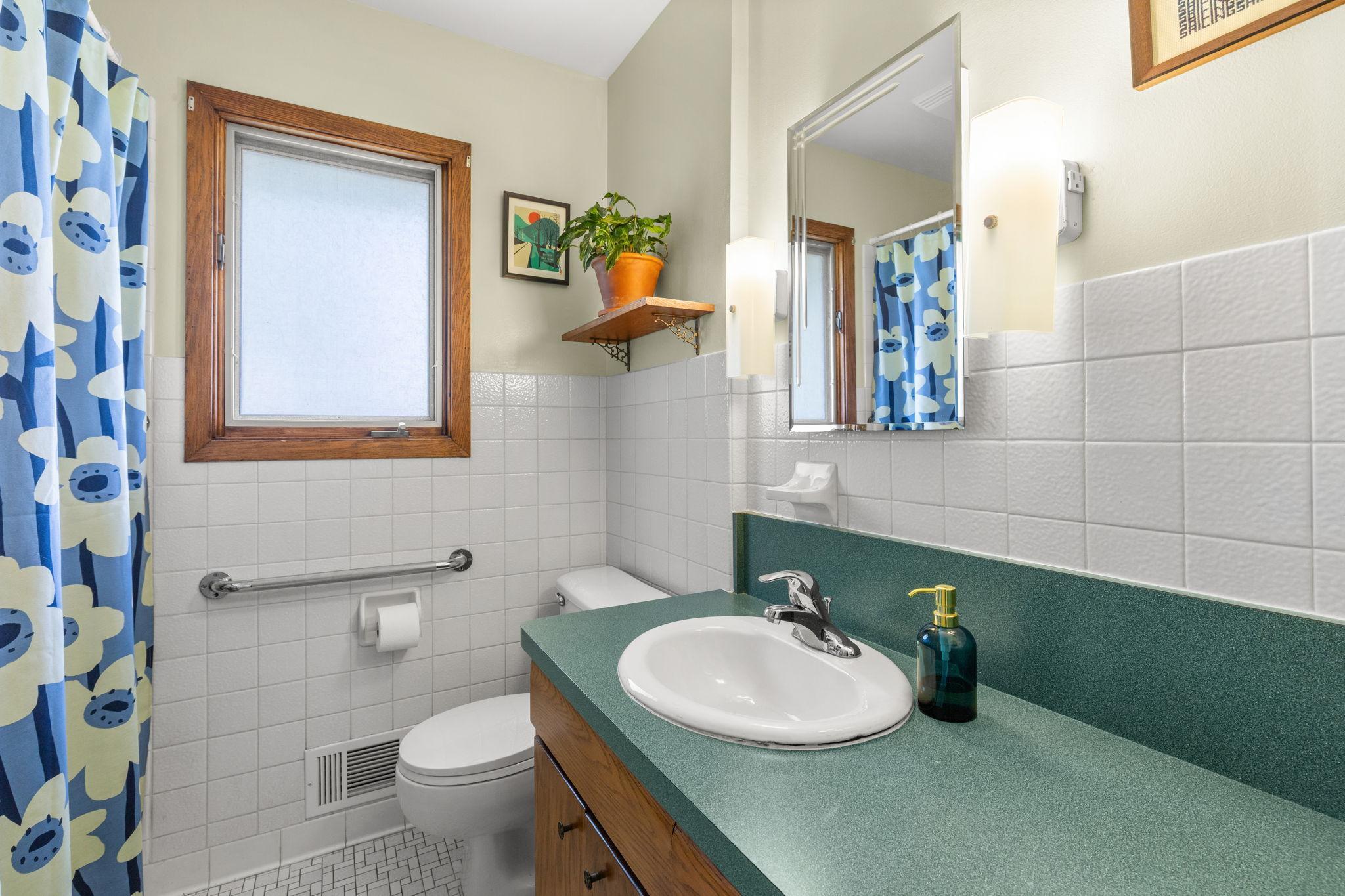 Nice size vanity and while tiled surround are features you'll enjoy
