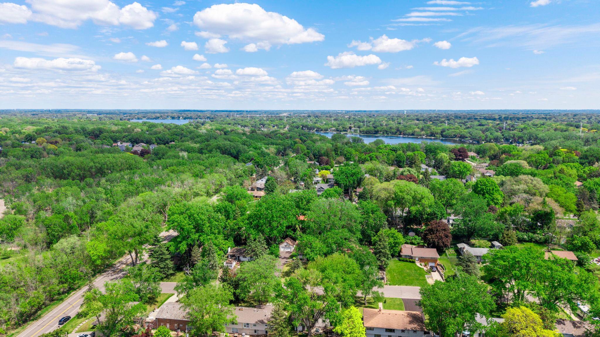 Just 2 blocks from Lake Josephine park and beach!