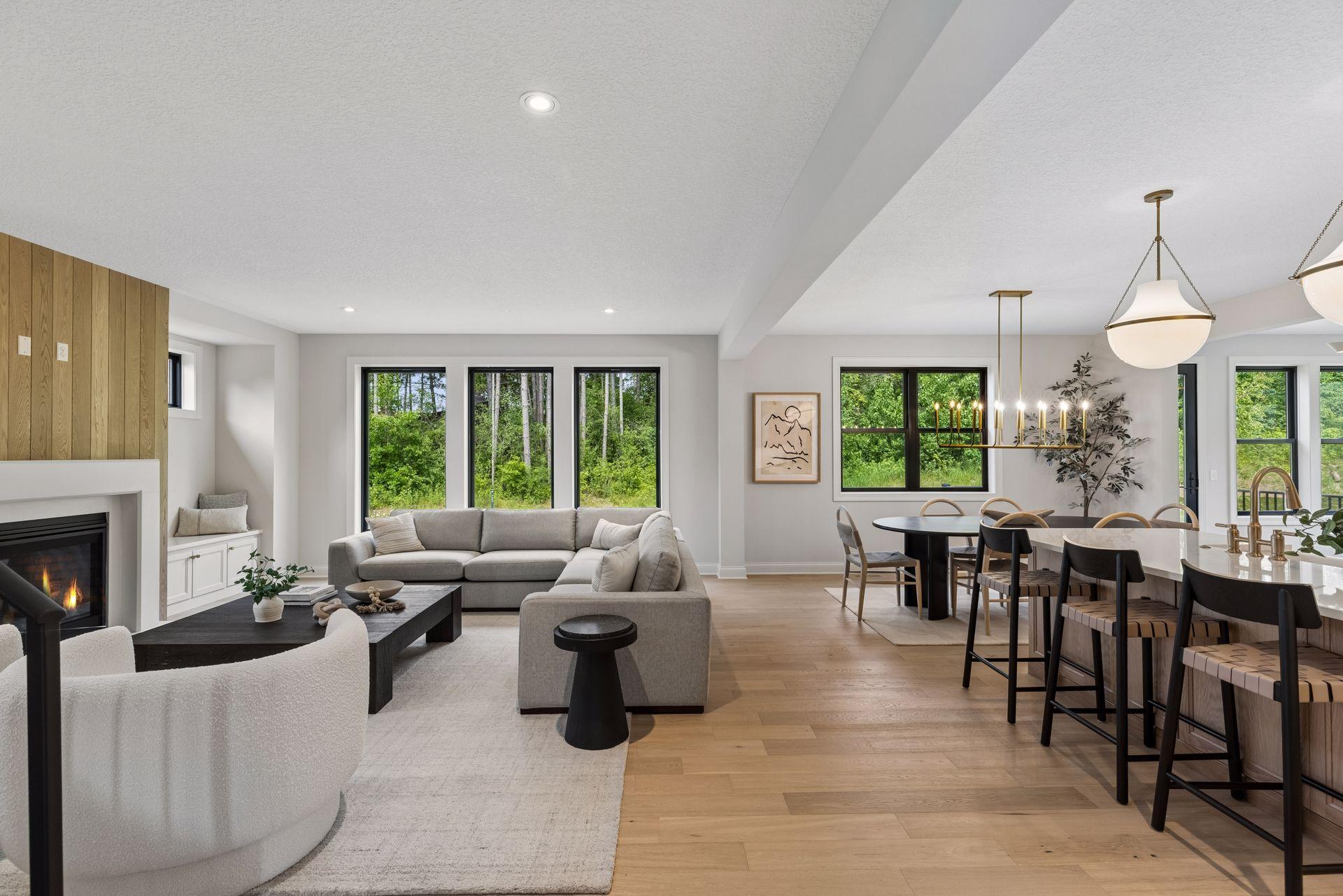 Large spacious open flow main level
