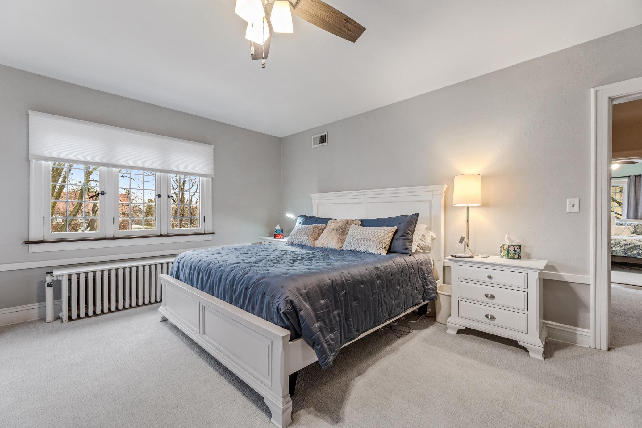 20 primary bedroom.jpg