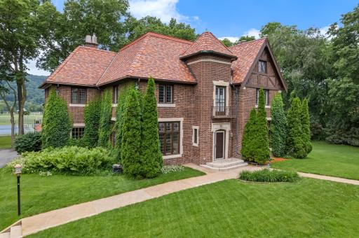 51 W Sarnia Street, Winona, MN 55987