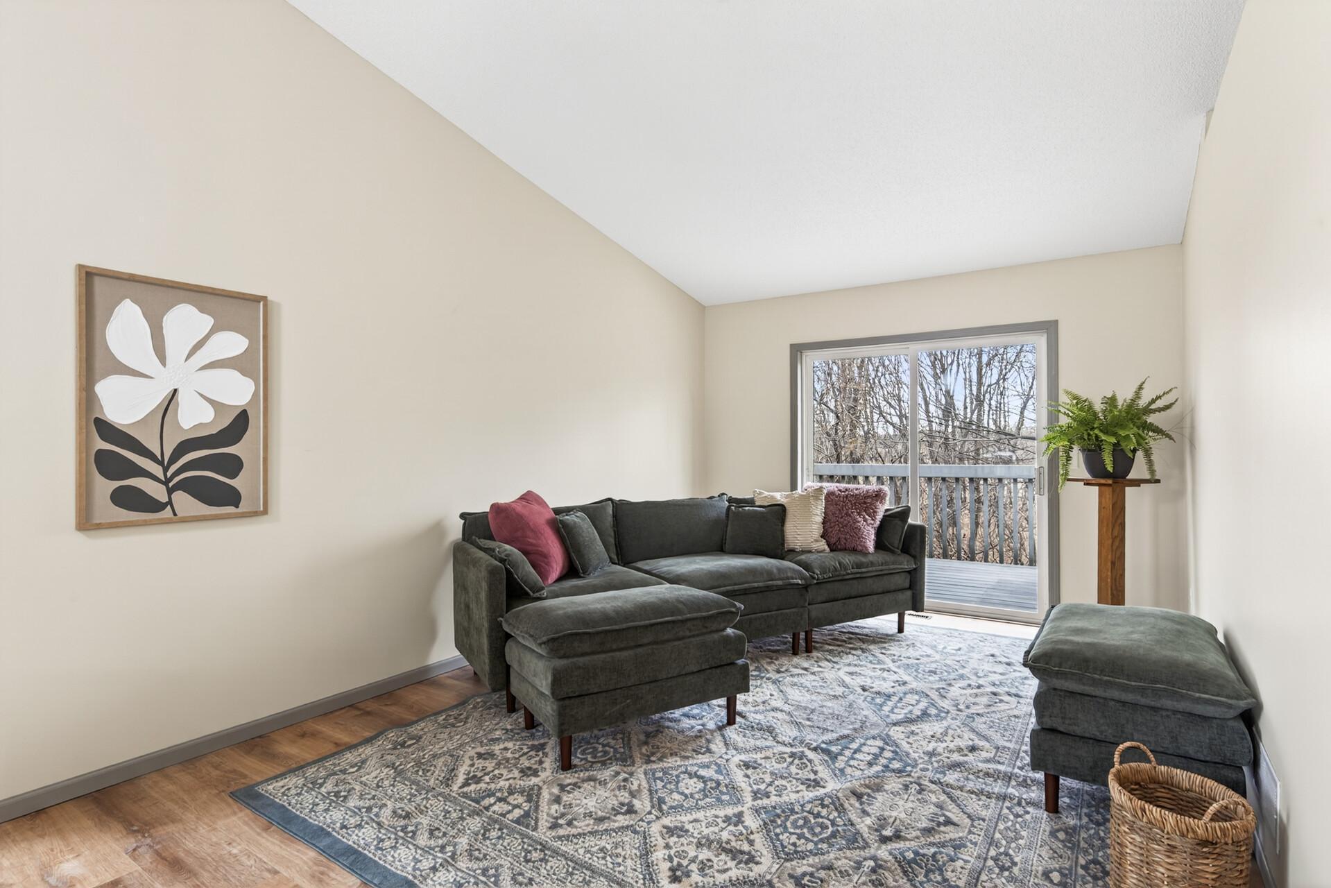 Lovely FR to receive your large sectional