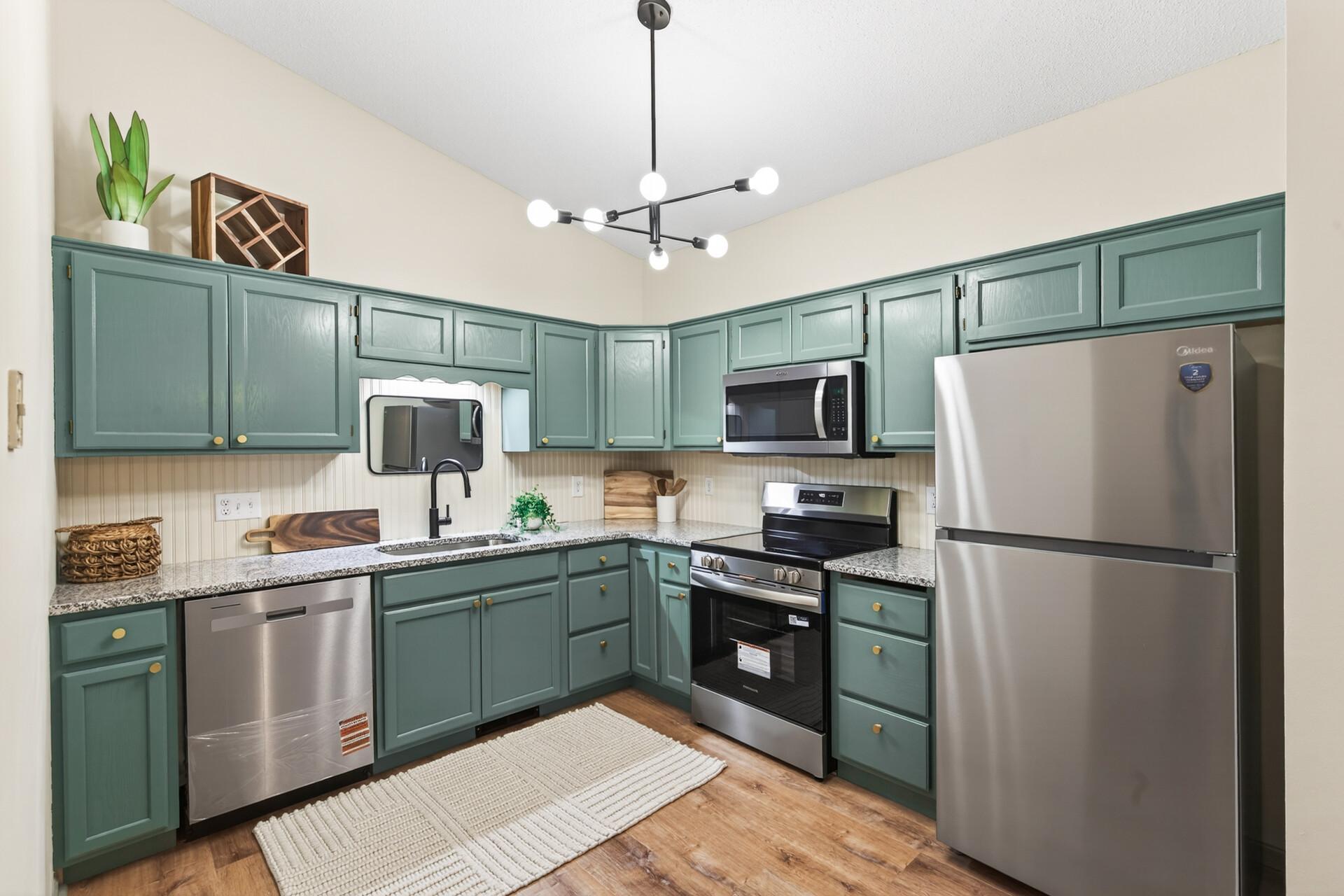 Adorable cabinets, all NEW SS APPLIANCES and GRANITE!