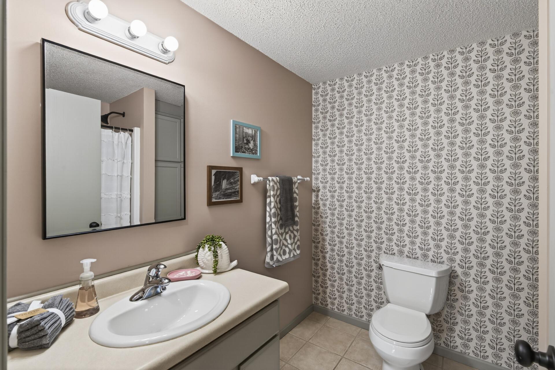 LL 3/4 bath with tile flooring