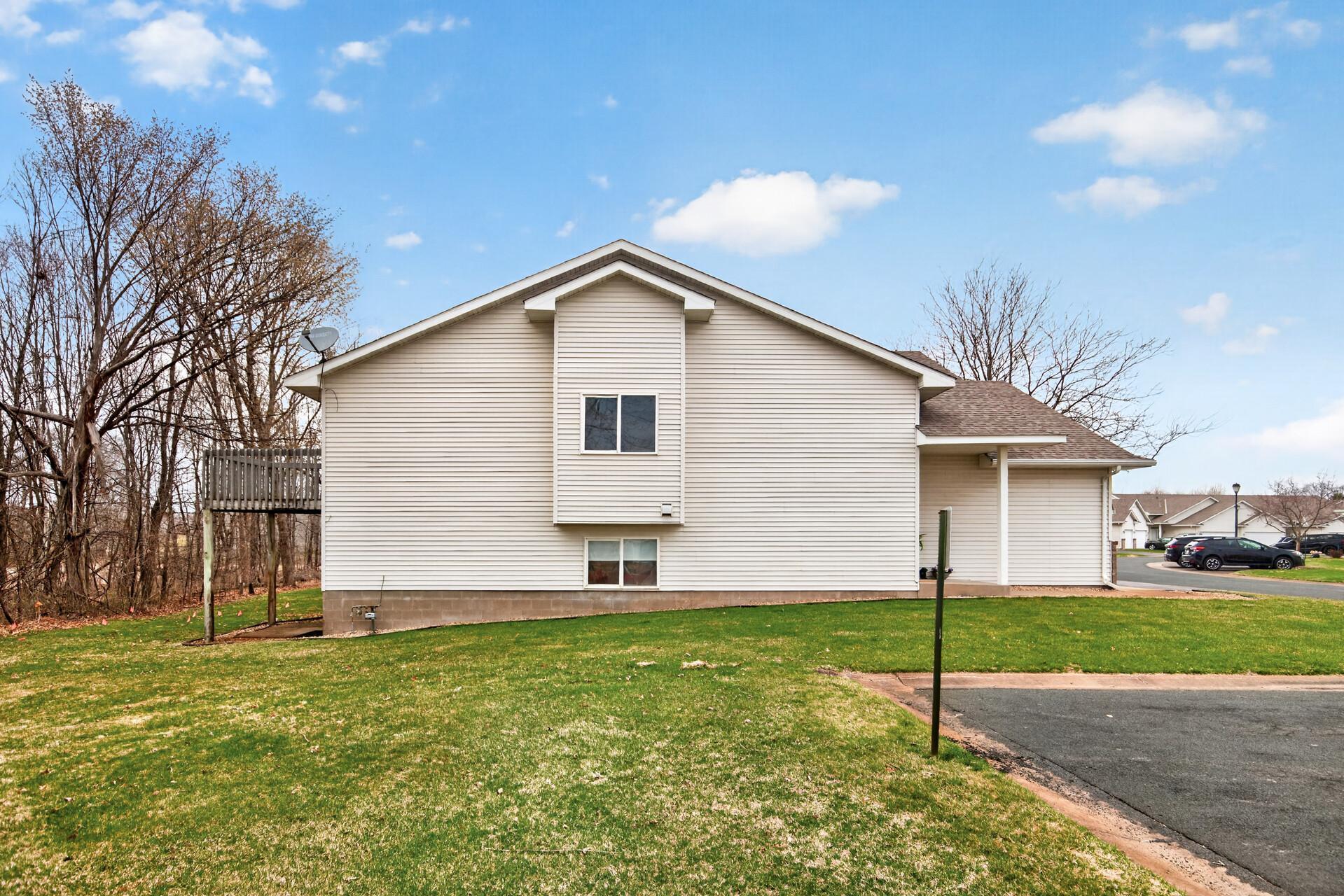 Outside space other units cannot compare as this end unit!