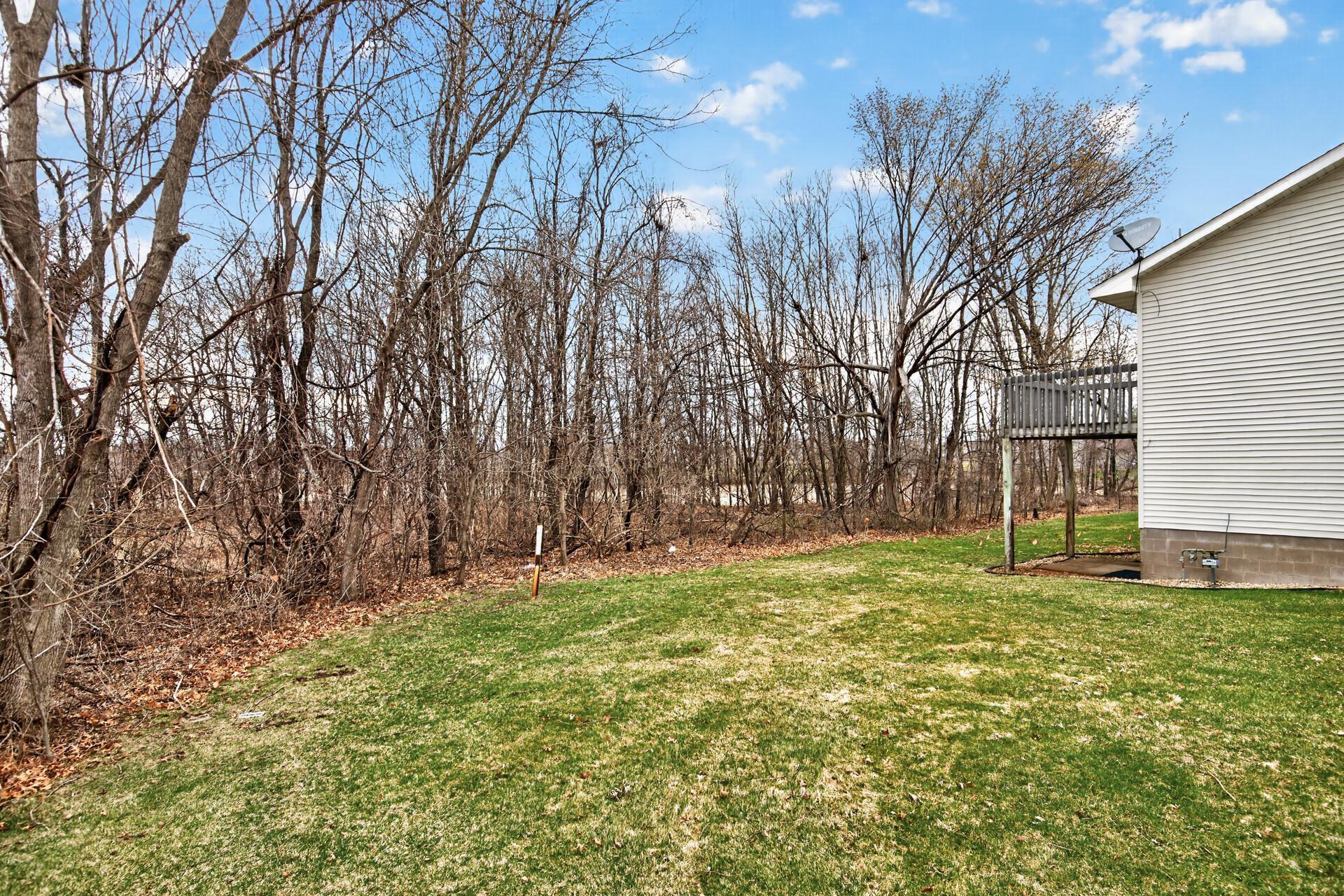 Lovely back and side yard