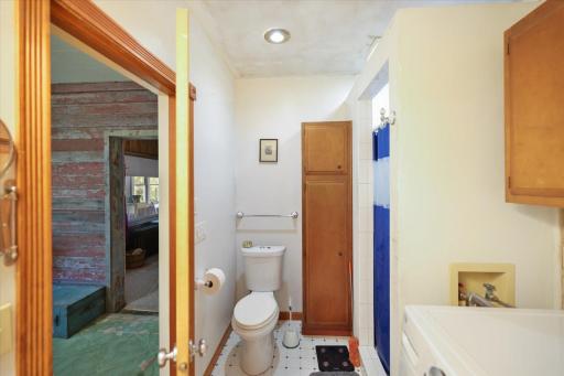 Bathroom 1.jpg