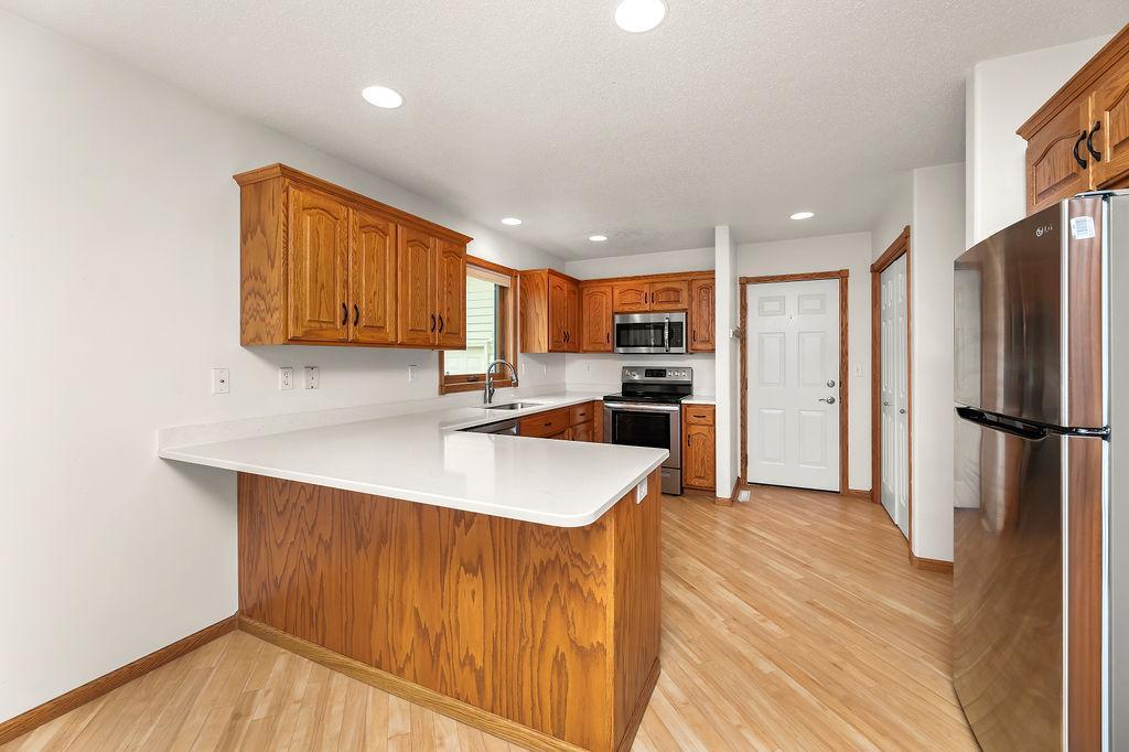 Kitchen breakfast bar perfect for kiddos, guests & family meals!