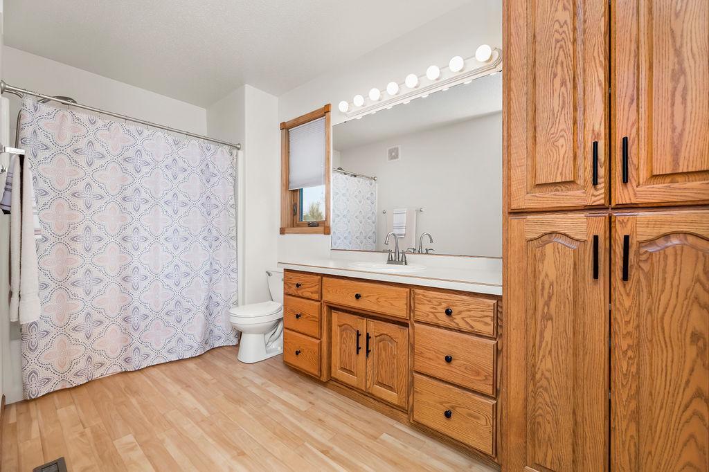 Full Bathroom for kids/guests