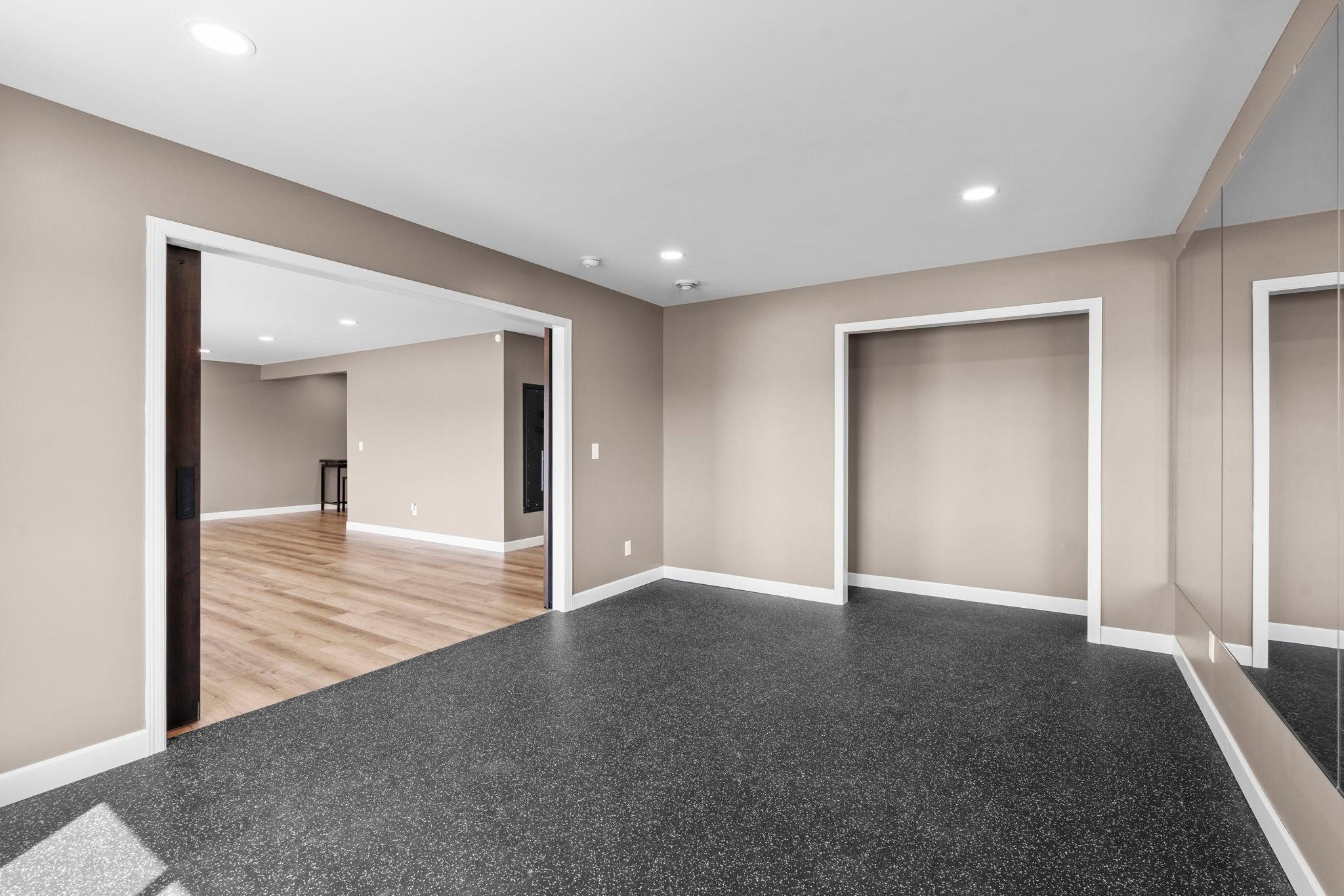 Workout flooring is rubber gym flooring