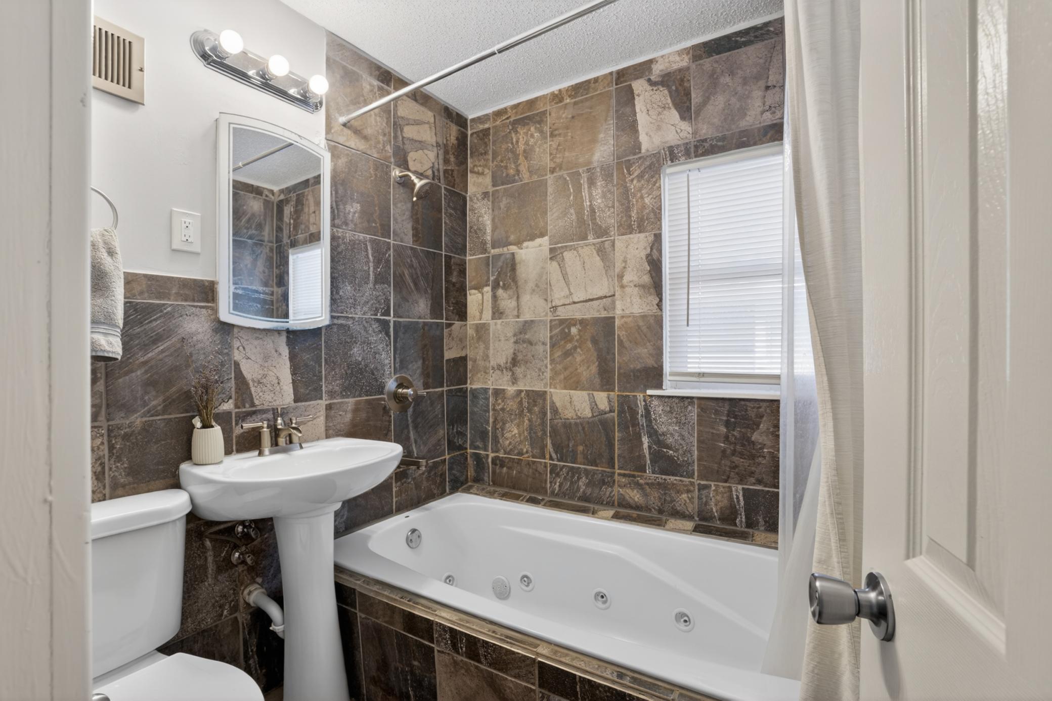 00026_623 russell ave n.jpg