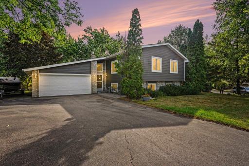 Photo for 12405 Villaburne Drive, Burnsville, MN 55337 - listing #7055185 12405 Villaburne Drive, Burnsville, MN 55337