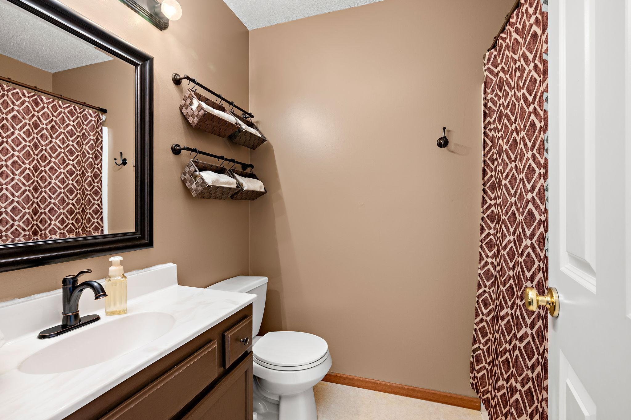 Upper Level Full Bathroom!