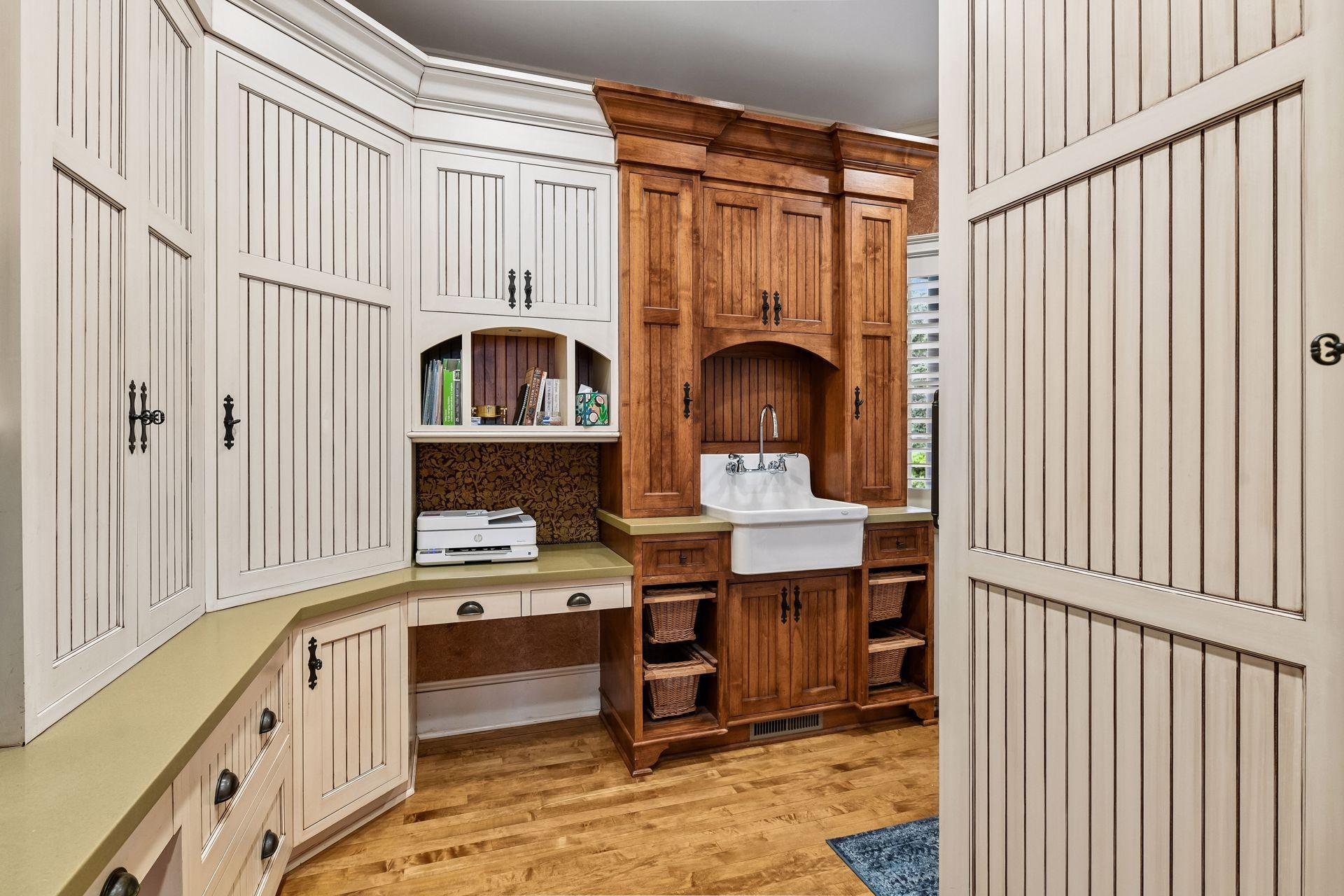 Entrance to laundryroom, with pull-up office area.