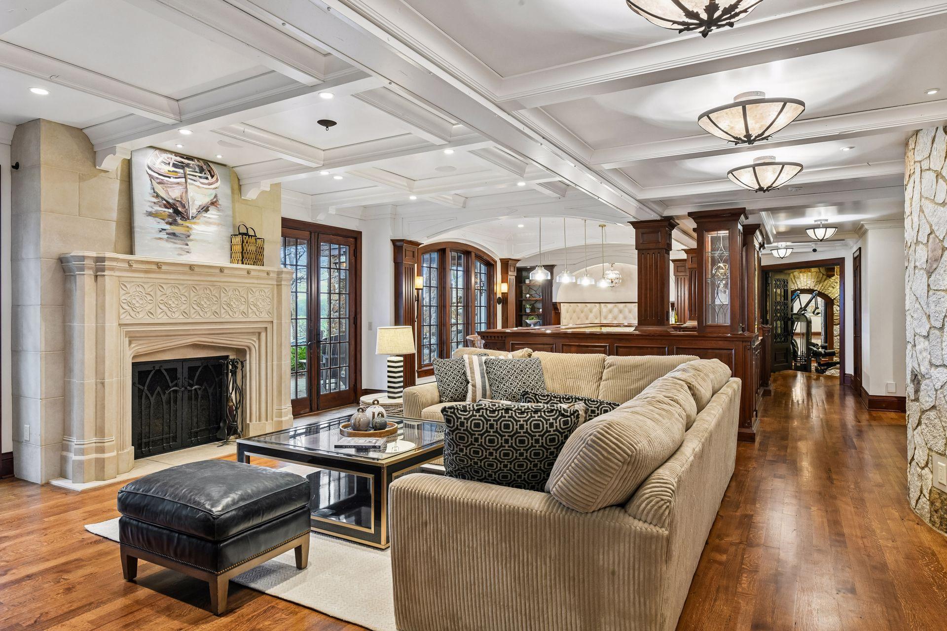 Beautifully panelled ceiling is magnificent, you can see and feel the quality in this home.