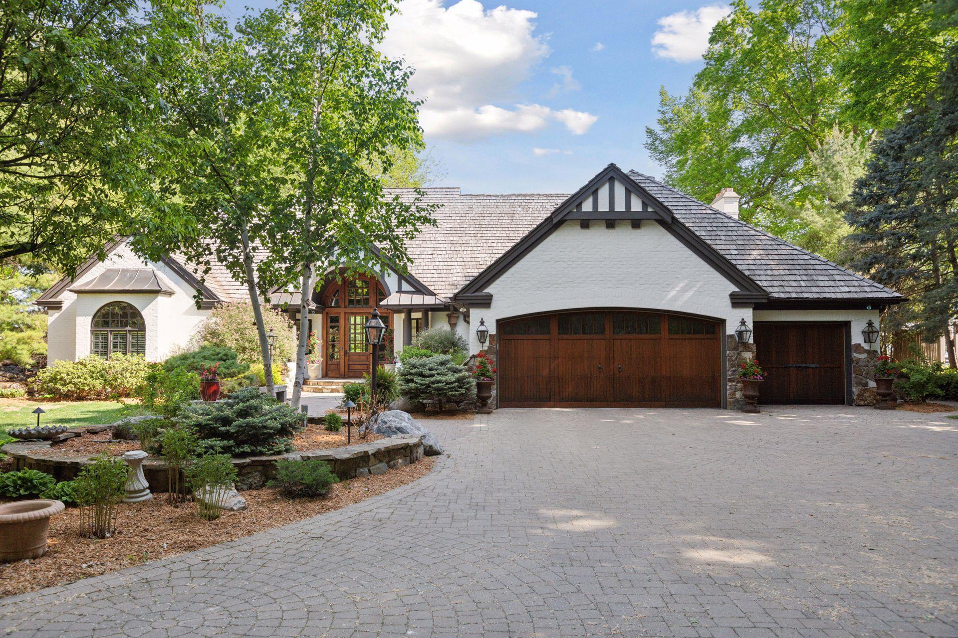 Storybook setting on Lake Minnetonka