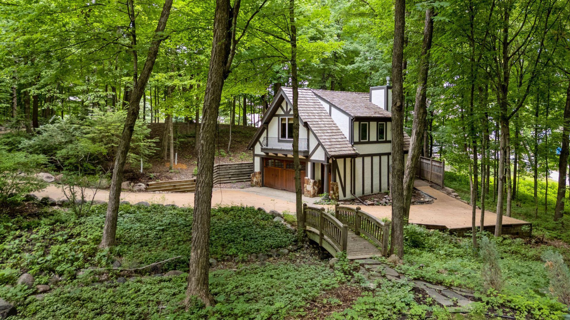 Pass by the carriage house w garage below, and guestroom/guest bathroom)on the way to the main house.