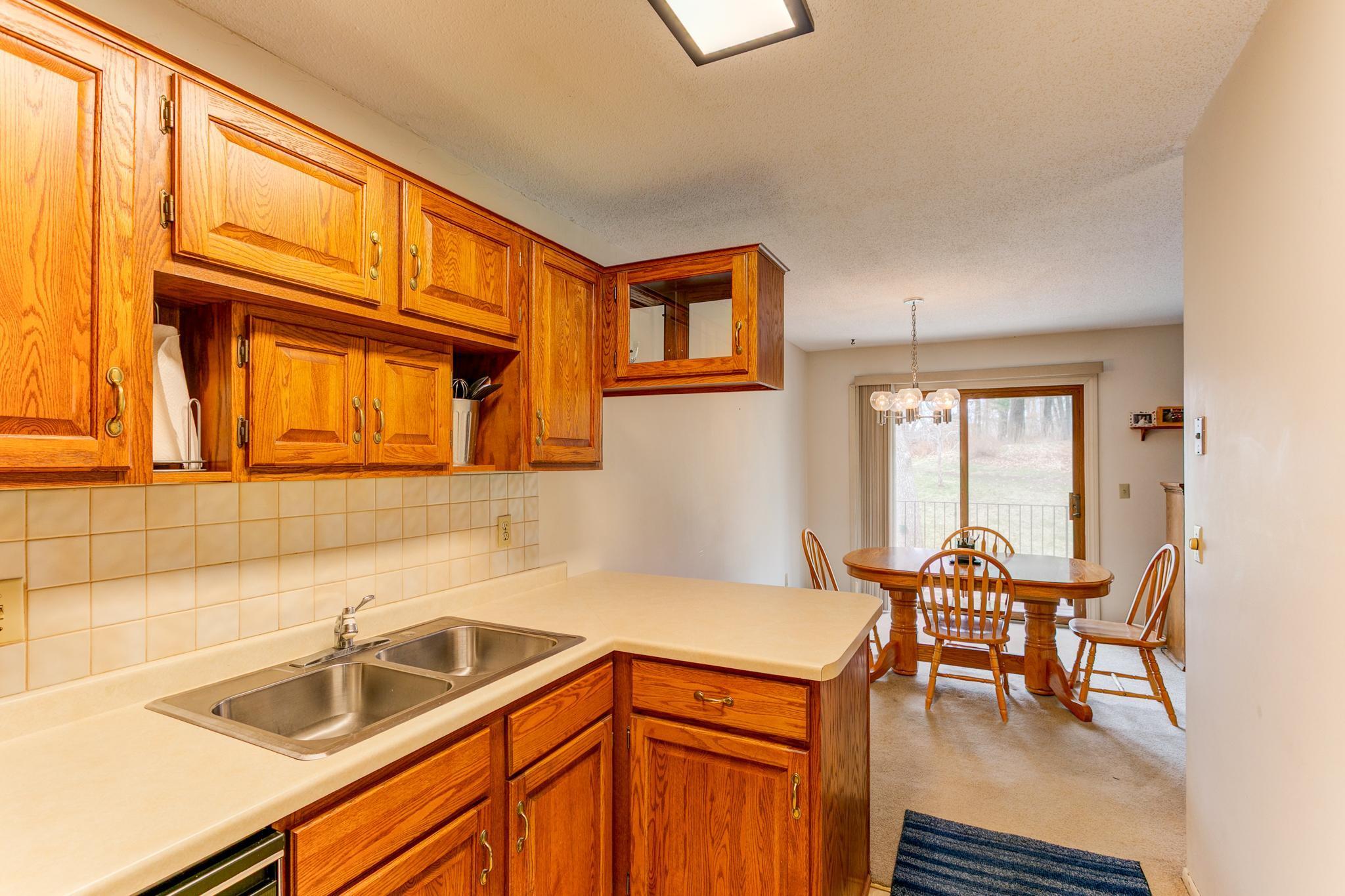 breakfast bar and dining area