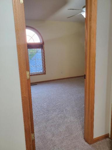 1858 second bedroom new carpet.jpg