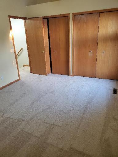 1858 2nd bedroom new carpet.jpg
