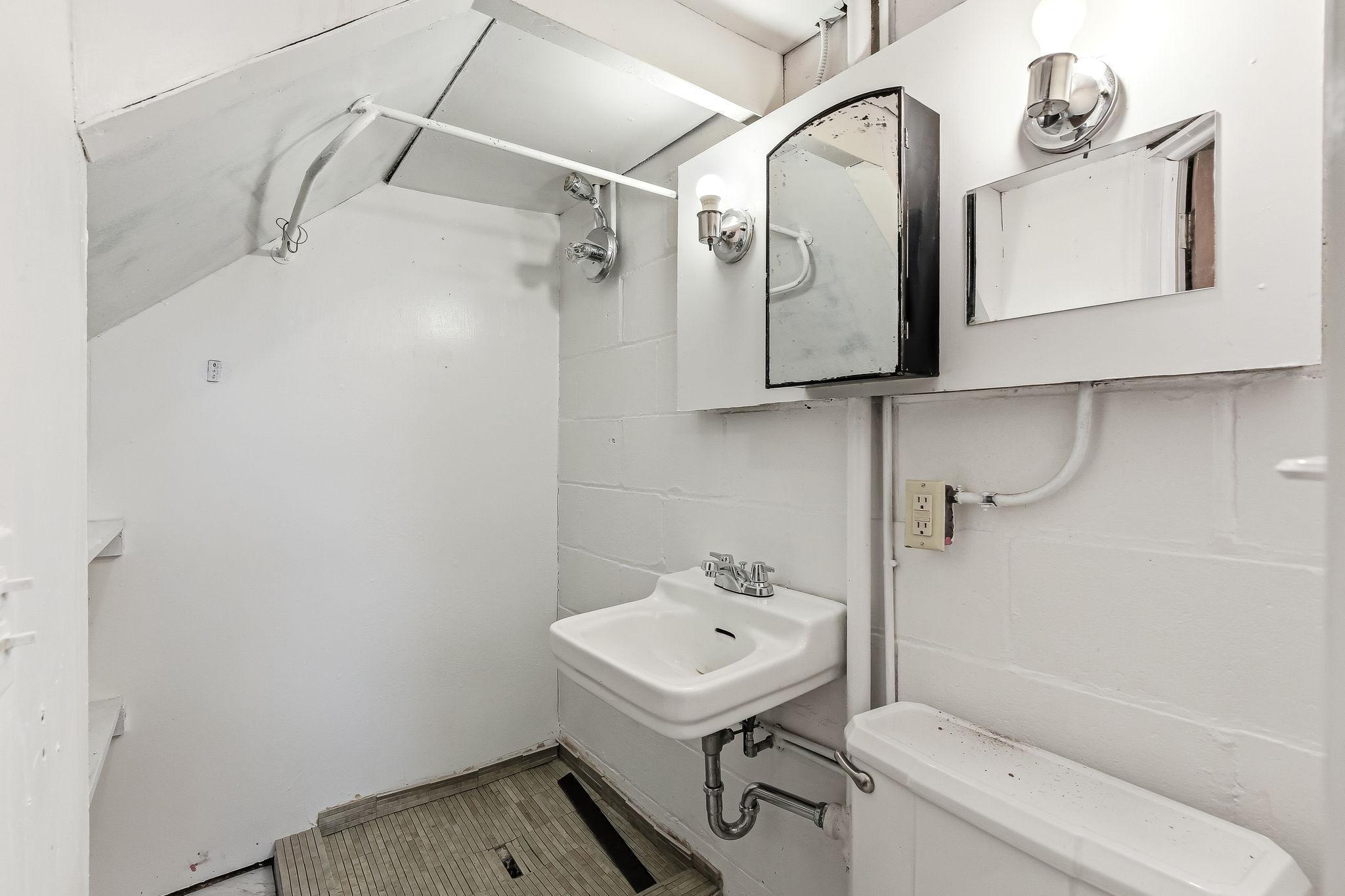 Lower level three-quarter bath