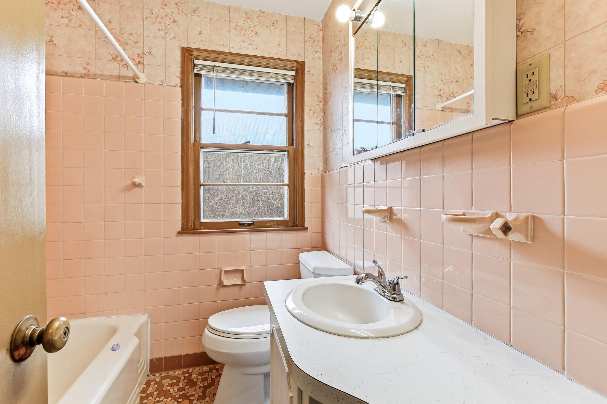 Main floor full bath