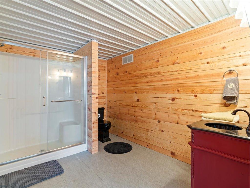 Upper level 3/4 bath.