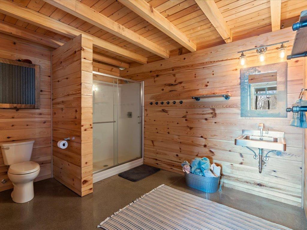 Main level 3/4 bath.