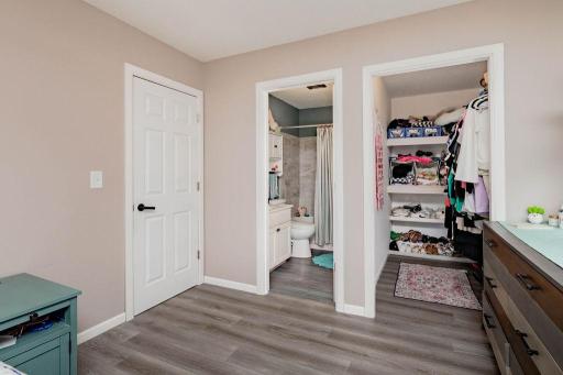 Bedroom 1 has ensuite bathroom & walk-in closet