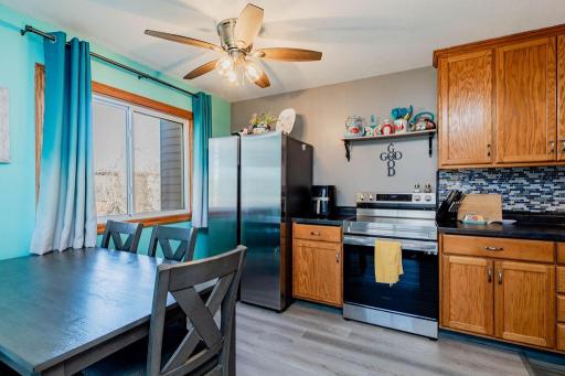Eat-in Kitchen w/ Stainless Steel appliances