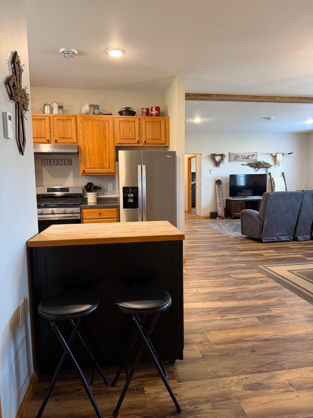 bed 1 to kitchen.jpeg