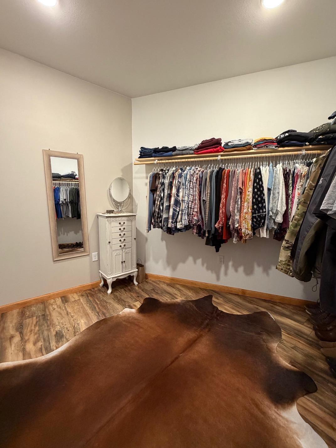 primary closet 5.jpeg