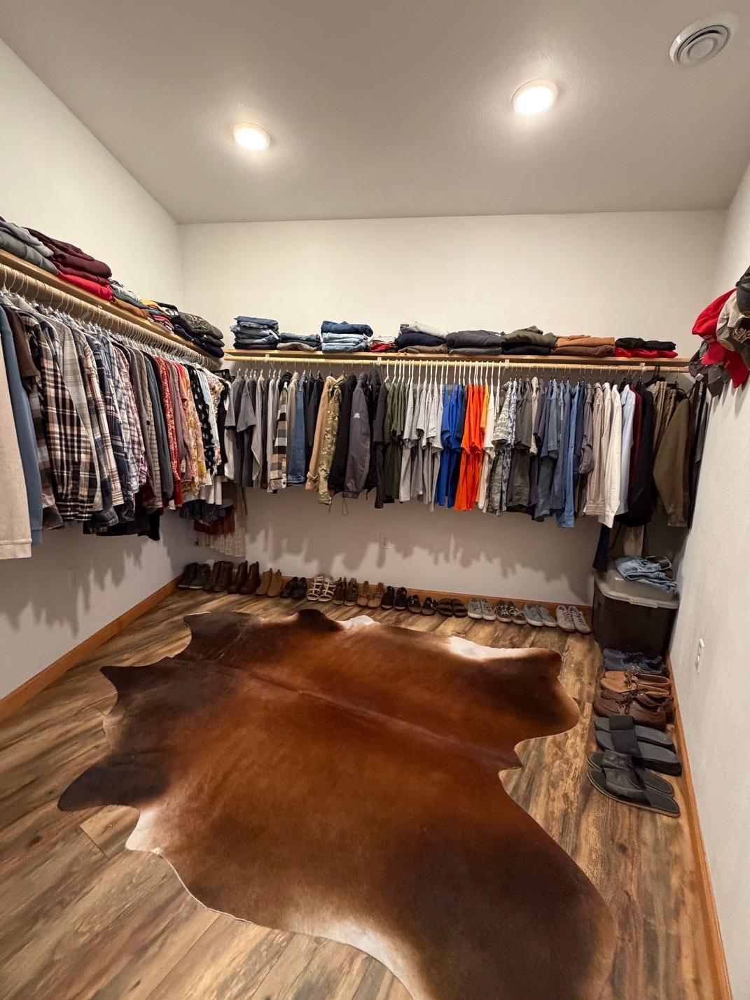 primary closet 3.jpeg