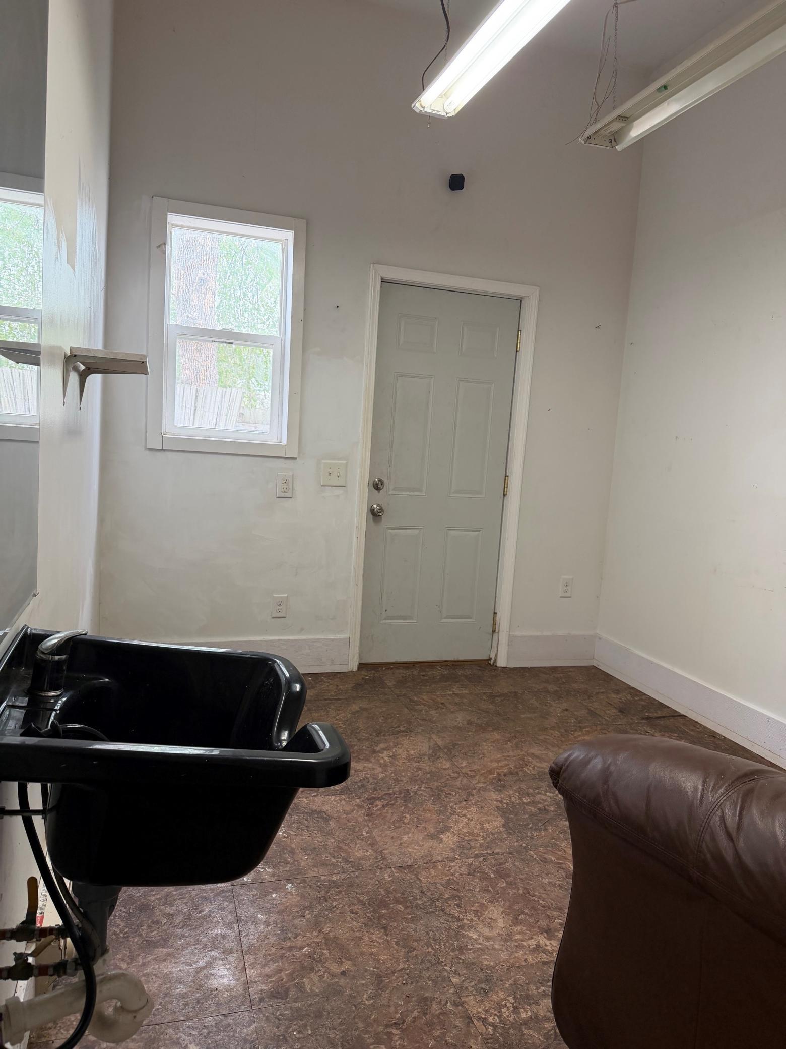 Separate office/room in garage with separate entrance