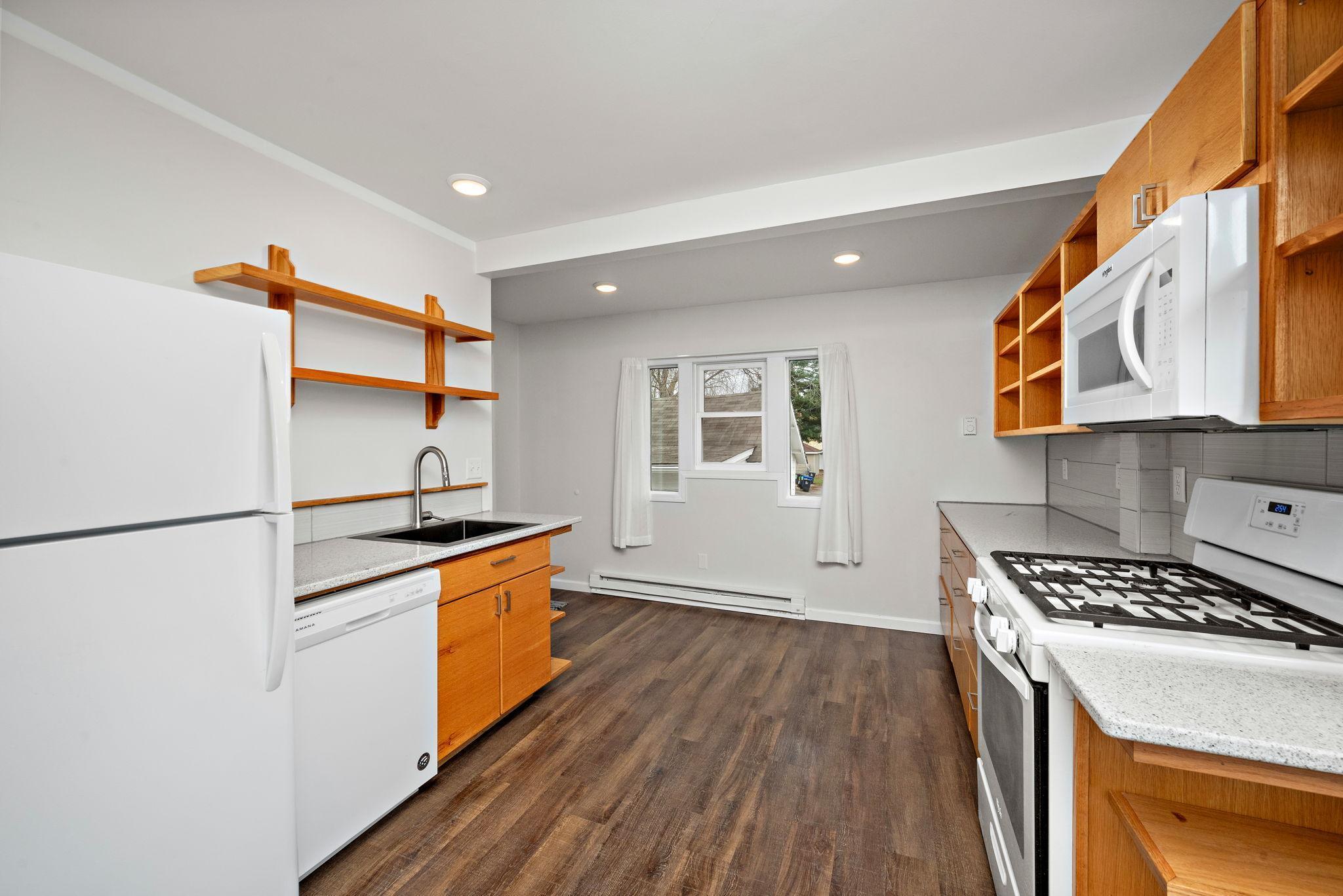 Room for a little table and chairs under the windows.