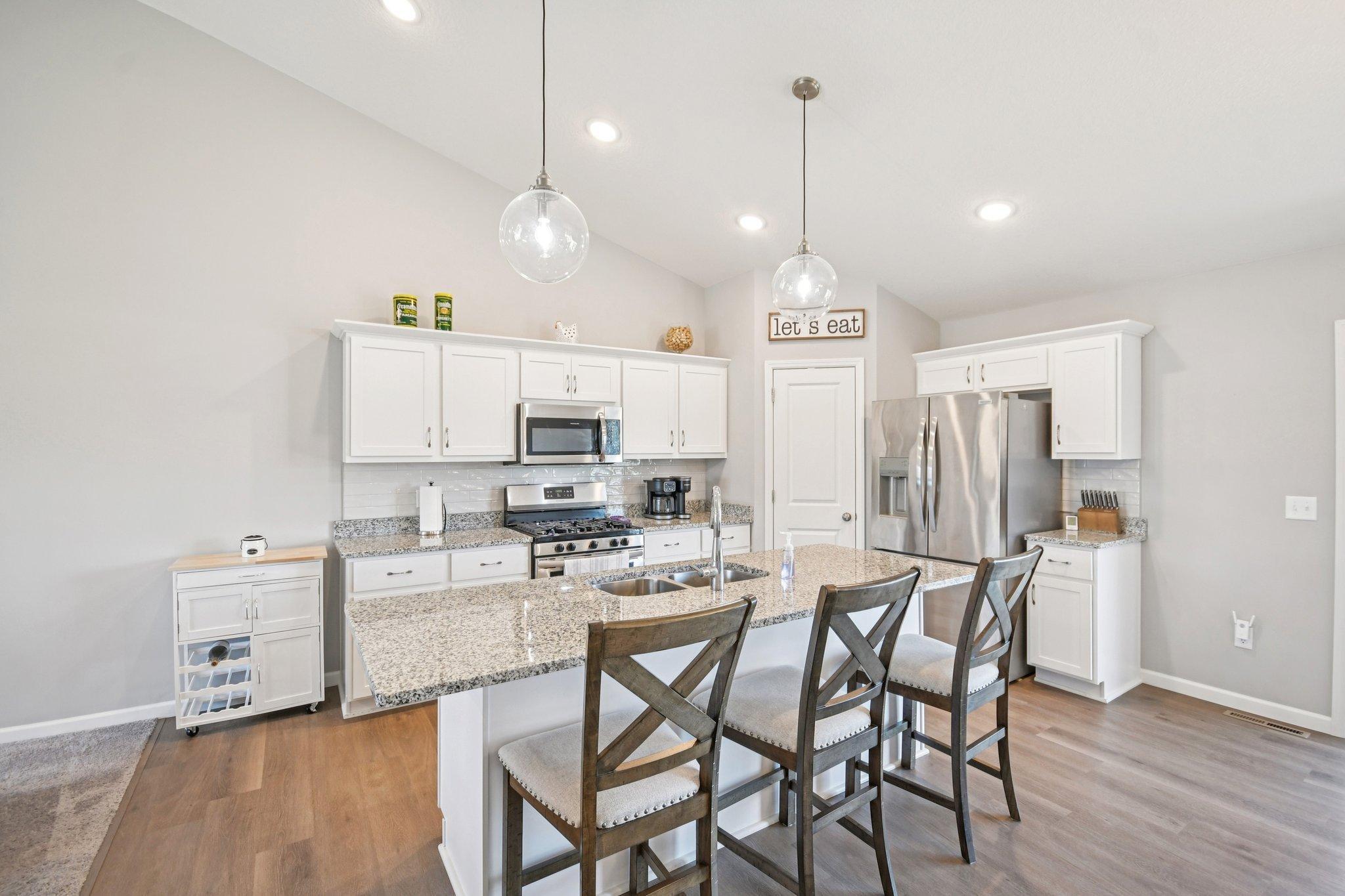 20-web-or-mls-Greenbriar Ln-S1704-020.jpg