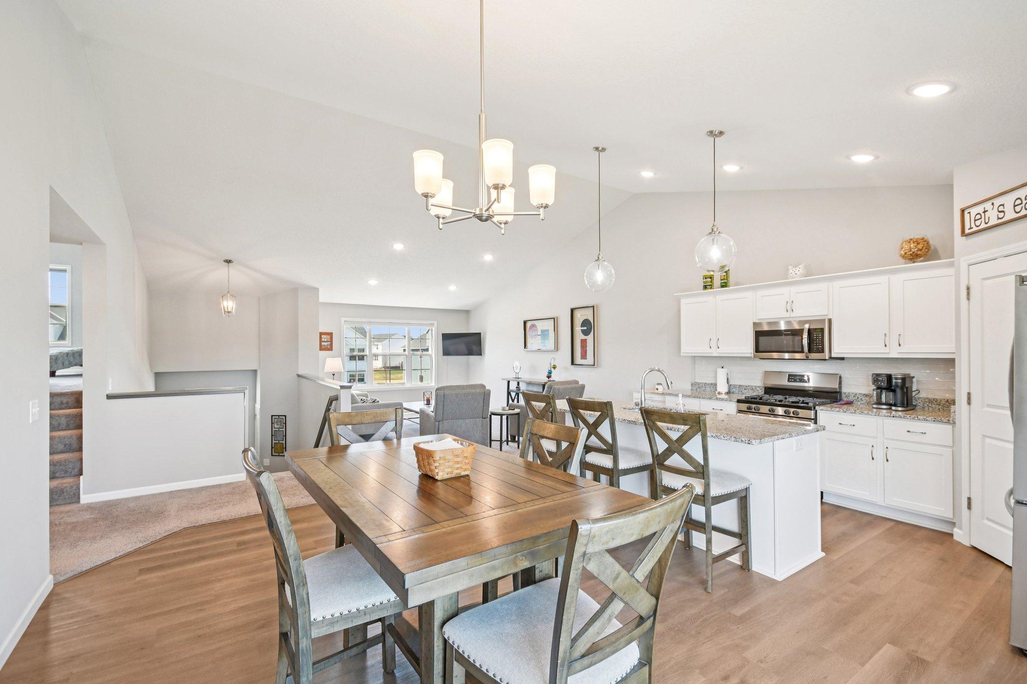 13-web-or-mls-Greenbriar Ln-S1704-013.jpg